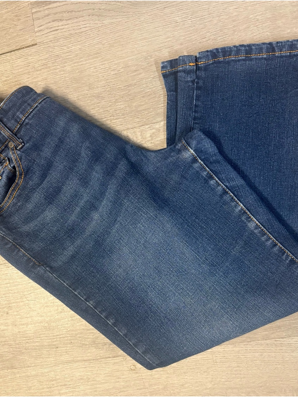 Women's Straight-Leg Denim Capris in Classic Blue